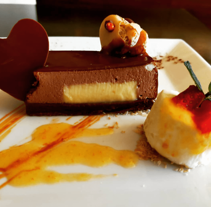 Capritx de xocolata, taronja i bergamota, gelat de Grand Marnier. Feliç dia de sant Valentí.