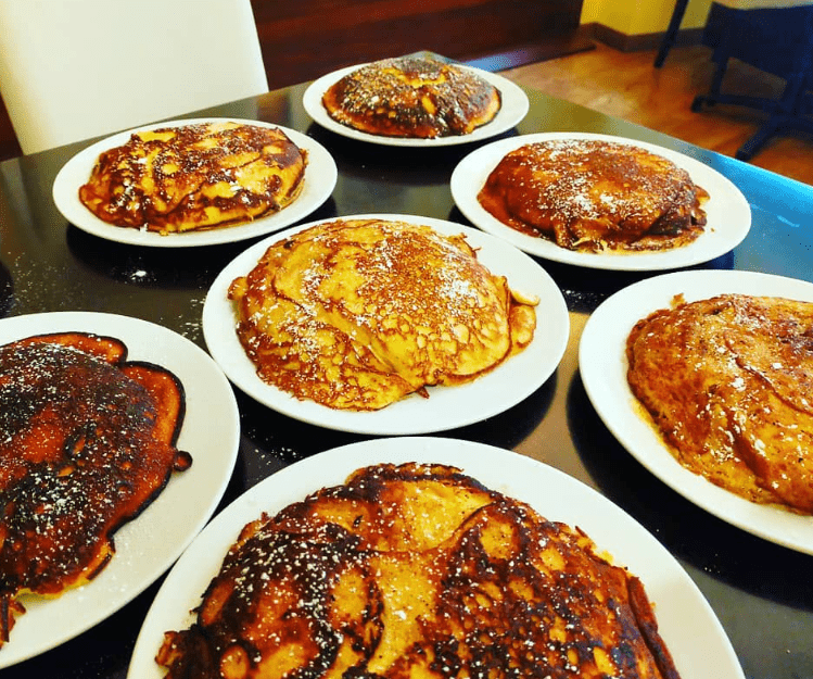 Cremós, lleuger, elegant. El nostre pastís de creps es també apte per celiacs. Bon profit.