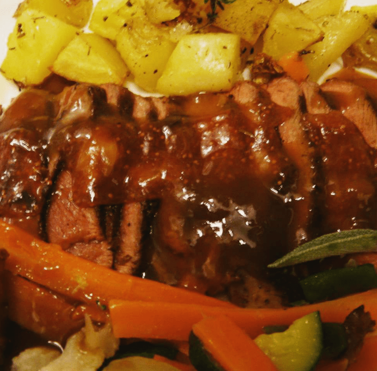 Magret d'anec amb salsa de figues