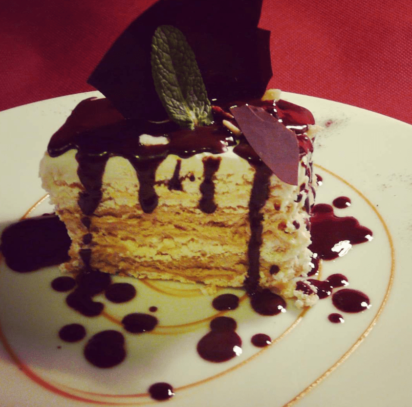 Vacherin cafe amb salsa de xocolata