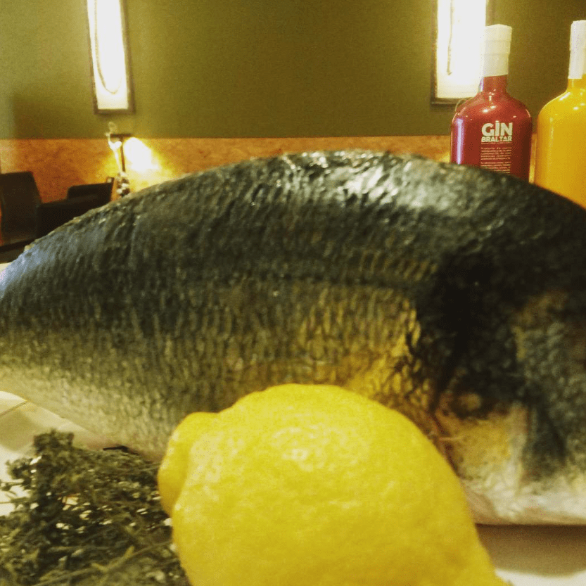 Plat in d'avui orada de un kilo a la sal doradedeunkiloalasal