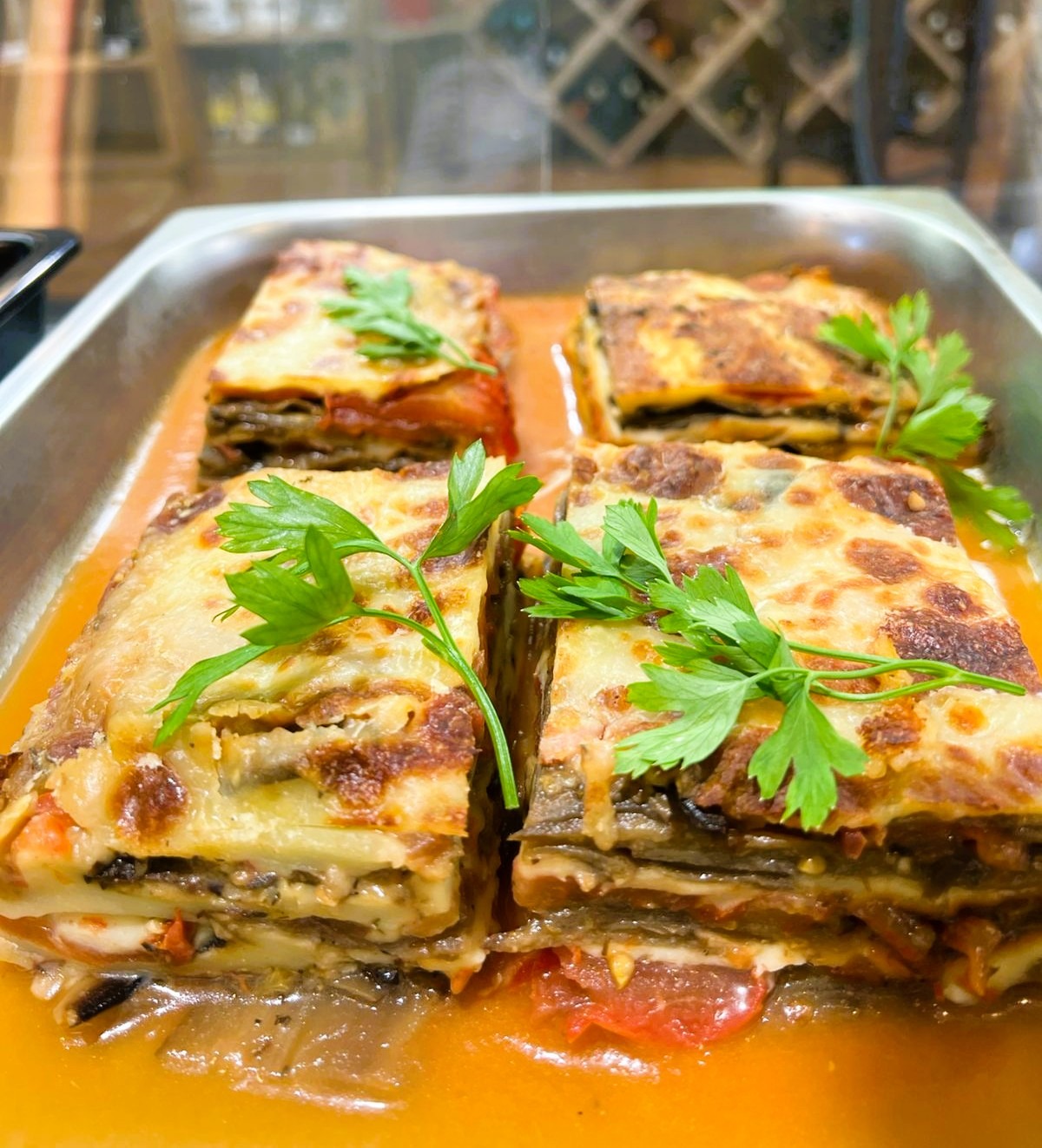 PLAT’IN GOURMET CÀTERING ANDORRA la VELLA. Demà tornem amb més gana i ganes que mai! Després d’unes merescudes vacances, Plat’in Gourmet torna a obrir les portes amb tota la il·lusió i amb plats casolans que reconforten l’ànima:✨ 🍆 Parmegiana d’albergínies 🥘 Mandonguilles amb verdures Veniu a gaudir d’aquestes delícies o emporteu-vos-les a casa. Cuina de veritat, per cada dia. 📍 Carrer Bonaventura Riberaygua, 8 – Andorra la Vella. Us hi esperem amb el cor obert i els fogons encesos 💛 🇦🇩 Feliç Dia de Meritxell a tots els andorrans, residents i visitants! Gràcies per fer-nos part del vostre dia a dia. #PlatinGourmet #CuinaCasolana #AndorraLaVella #DiaDeMeritxell #MenjarPerEmportar #TornemAmbGanes #GastronomiaAndorrana #CuinaDeCadaDia #FestaNacionalAndorra #Parmegiana #Mandonguilles #BonMenjarBonCor